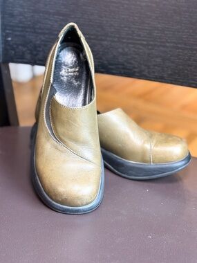 Dansko Arden Olive Green Leather Slip-On Shoes Size EU 42 / US 11–11.5